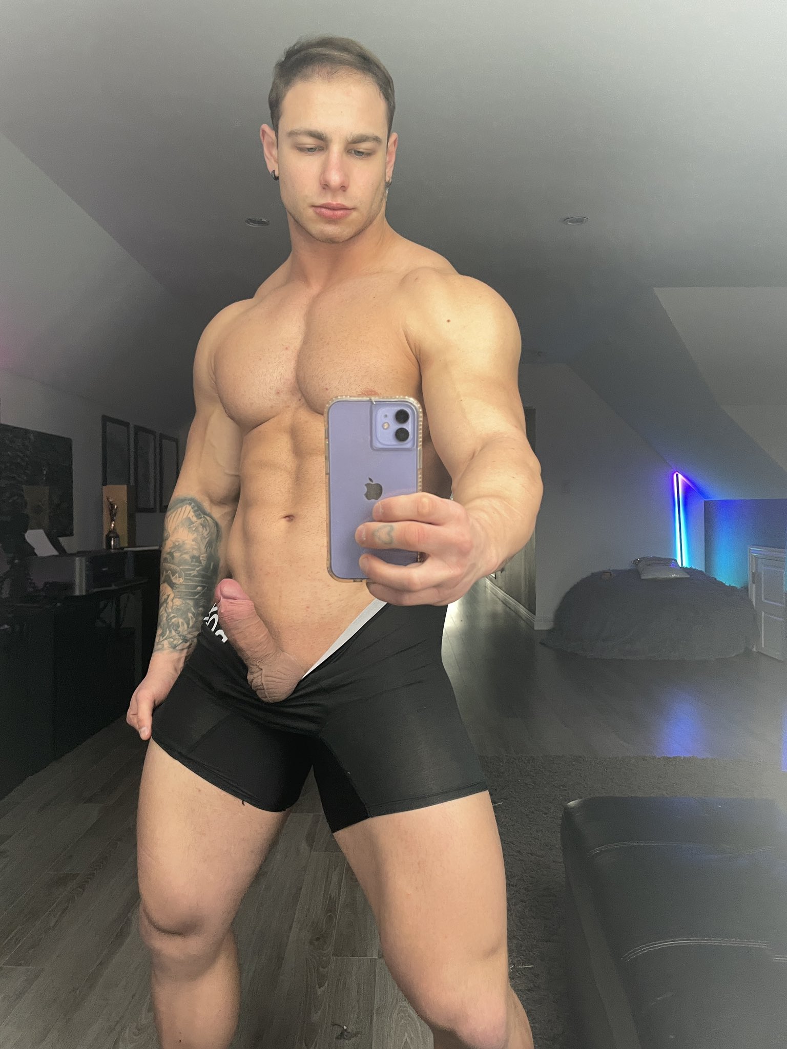 My rod says hi. ➡️ Check out my https://t.co/SvN829WvdX for 1000s of pieces of content and to chat 😉 https://t.co/2oe5eC4BsQ