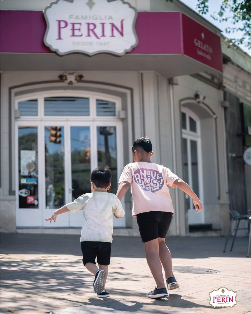 🌈En #FamigliaPerin, sabemos que los niños son los más exigentes cuando se trata de helado. Es por eso que nos enorgullece saber que nuestra selección de sabores artesanales siempre deja una sonrisa en sus rostros.🥰

¿Cuál es el sabor preferido de tus peques?