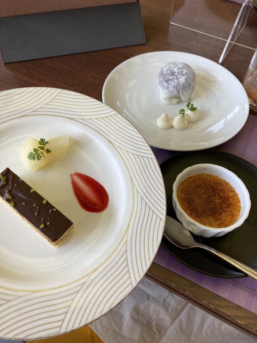 義理両親と大阪グッバイパーティをしたよ🥳

テーブルオーダーバイキング😄

スイーツを3種類食べても許される☺️🎂🍴✨

グッバイ大阪‼️

引越しまであと2週間 https://t.co/LjHp1LsLsx