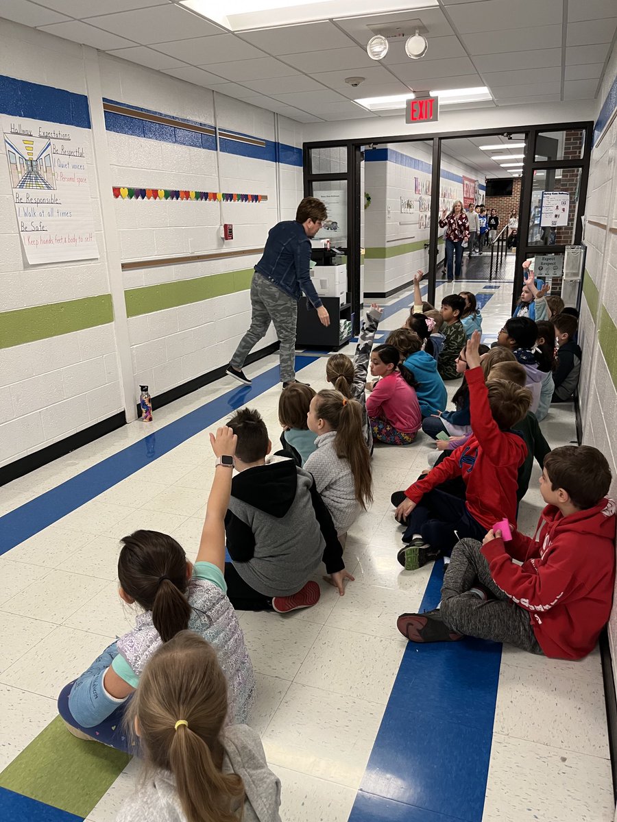 MrsSabath's tweet photo. Reviewing our Bulldog Beliefs so we can finish the year off strong! #rosspride ⁦@D23Ross⁩  #proud2bd23 https://t.co/uJo4iZ12MW