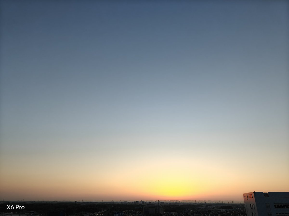 WerthLeon1's tweet photo. 日の出前から追ってみた。
１・２共に、×1
１。5:23 #x70Pro+ → #FindX6Pro
２。5:33 #x70Pro+ → #FindX6Pro https://t.co/3b81giftGH