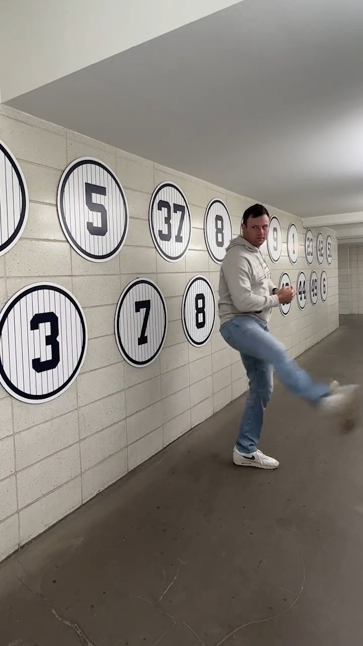 [分享]Cole模仿Nestor Cortes投球姿勢XD