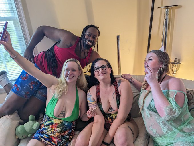 Ooh? What are we getting into? @Sophie_Flame @omghbomb https://t.co/SVFwr0A9ij<a class="tags" target="_blank" title="On Twitter" href="/?out=eyJ0eXAiOiJKV1QiLCJhbGciOiJIUzUxMiJ9.eyJpYXQiOjE3MjQ2ODM3ODksImlzcyI6InR3cG9ybnN0YXJzLmNvbSIsIm5iZiI6MTcyNDY4Mzc4OSwiZXhwIjoxNzU2MjE5Nzg5LCJyZWRpcmVjdF91cmwiOiJodHRwczovL3R3aXR0ZXIuY29tL1NvcGhpZV9GbGFtZSJ9.UukJ7QLN0cdKVEoLb1BSLZAhQ2aVorEX5yE3CCO_grbBUYcMDKGDRDGQz5Azpfps8ALOHzTkLef80grBR3NUKw">@Sophie_Flame</a><a class="tags" target="_blank" title="On Twitter" href="/?out=eyJ0eXAiOiJKV1QiLCJhbGciOiJIUzUxMiJ9.eyJpYXQiOjE3MjQ2ODM3ODksImlzcyI6InR3cG9ybnN0YXJzLmNvbSIsIm5iZiI6MTcyNDY4Mzc4OSwiZXhwIjoxNzU2MjE5Nzg5LCJyZWRpcmVjdF91cmwiOiJodHRwczovL3R3aXR0ZXIuY29tL29tZ2hib21iIn0.EC_2I3jZRIgDKWttjGqhpQcXJhtd775BWmqFwLk4FX_gRpsH9HKMtszkzx4plLOyAeIWM99iNZJAaQ9Cmyastg">@omghbomb</a><a href="/tag/sexy"class="tags"><span>#sexy</span></a><a href="/tag/bbc"class="tags"><span>#bbc</span></a><a href="/tag/shootingday"class="tags"><span>#shootingday</span></a><a href="/tag/contentcreators"class="tags"><span>#contentcreators</span></a>