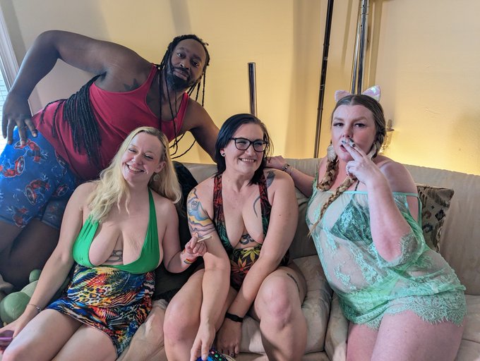 Ooh? What are we getting into? @Sophie_Flame @omghbomb https://t.co/SVFwr0A9ij<a class="tags" target="_blank" title="On Twitter" href="/?out=eyJ0eXAiOiJKV1QiLCJhbGciOiJIUzUxMiJ9.eyJpYXQiOjE3MjQ2ODM3ODksImlzcyI6InR3cG9ybnN0YXJzLmNvbSIsIm5iZiI6MTcyNDY4Mzc4OSwiZXhwIjoxNzU2MjE5Nzg5LCJyZWRpcmVjdF91cmwiOiJodHRwczovL3R3aXR0ZXIuY29tL1NvcGhpZV9GbGFtZSJ9.UukJ7QLN0cdKVEoLb1BSLZAhQ2aVorEX5yE3CCO_grbBUYcMDKGDRDGQz5Azpfps8ALOHzTkLef80grBR3NUKw">@Sophie_Flame</a><a class="tags" target="_blank" title="On Twitter" href="/?out=eyJ0eXAiOiJKV1QiLCJhbGciOiJIUzUxMiJ9.eyJpYXQiOjE3MjQ2ODM3ODksImlzcyI6InR3cG9ybnN0YXJzLmNvbSIsIm5iZiI6MTcyNDY4Mzc4OSwiZXhwIjoxNzU2MjE5Nzg5LCJyZWRpcmVjdF91cmwiOiJodHRwczovL3R3aXR0ZXIuY29tL29tZ2hib21iIn0.EC_2I3jZRIgDKWttjGqhpQcXJhtd775BWmqFwLk4FX_gRpsH9HKMtszkzx4plLOyAeIWM99iNZJAaQ9Cmyastg">@omghbomb</a><a href="/tag/photography"class="tags"><span>#photography</span></a><a href="/tag/wrestling"class="tags"><span>#wrestling</span></a><a href="/tag/locs"class="tags"><span>#locs</span></a><a href="/tag/lockeddown"class="tags"><span>#lockeddown</span></a><a href="/tag/ra"class="tags"><span>#ra</span></a>