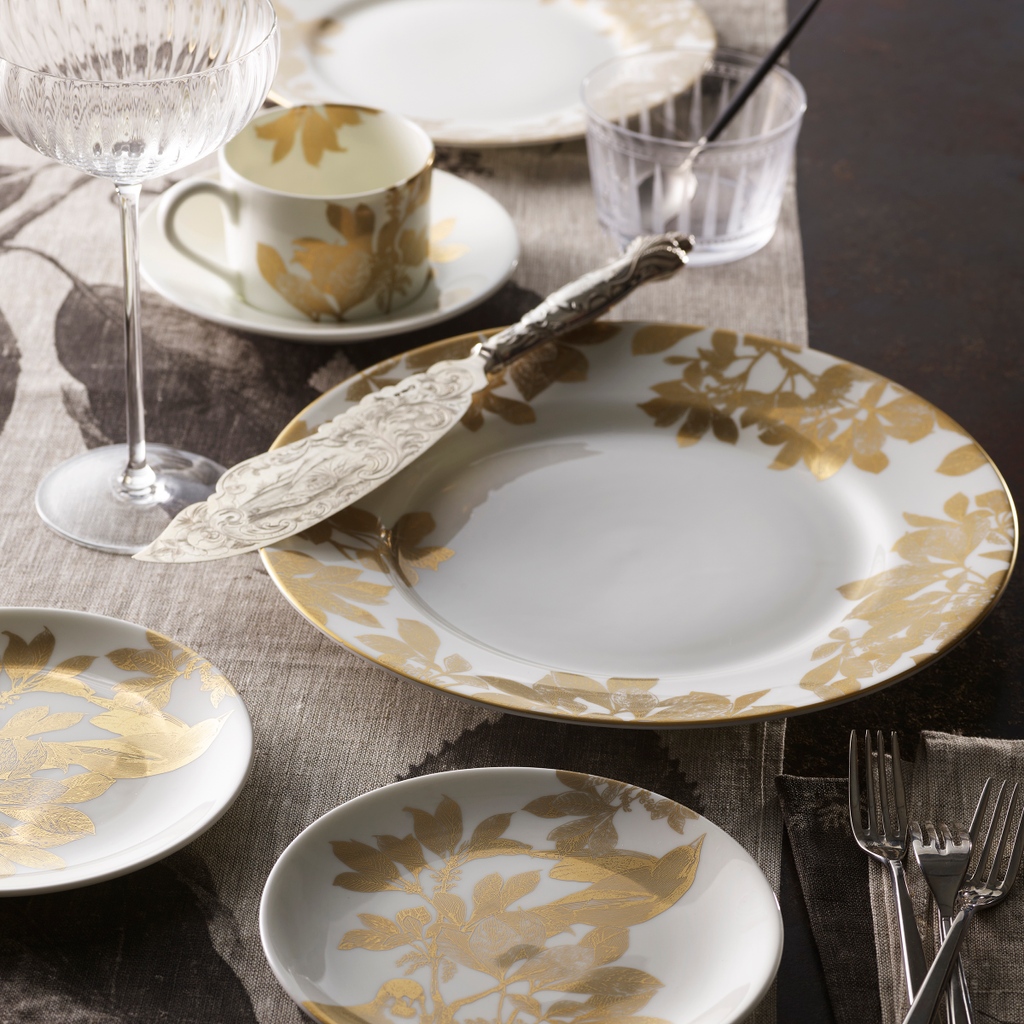 CaskataHome's tweet photo. Looking for a last minute, elevated Easter setting? Our Arbor Gold Collection fits the bill. Elegant bone china decorated in self-burnishing gold leaves make a statement day or night. #caskata #caskatatableware https://t.co/K0cOuMrEjR