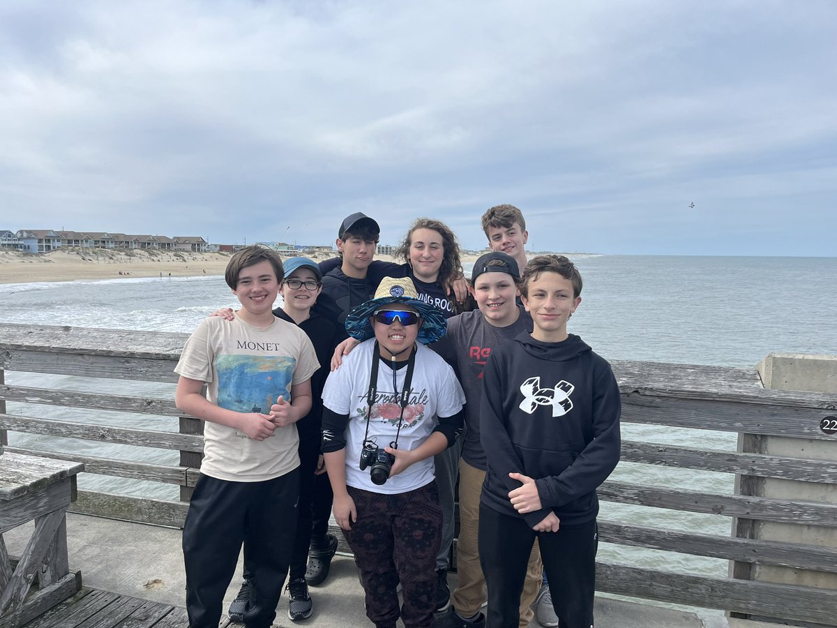 TRMSFalcons's tweet photo. Great time at Jennette’s Pier today! #OBX #allinBCPS #ignitelearningBCPS https://t.co/txwoEknHGu