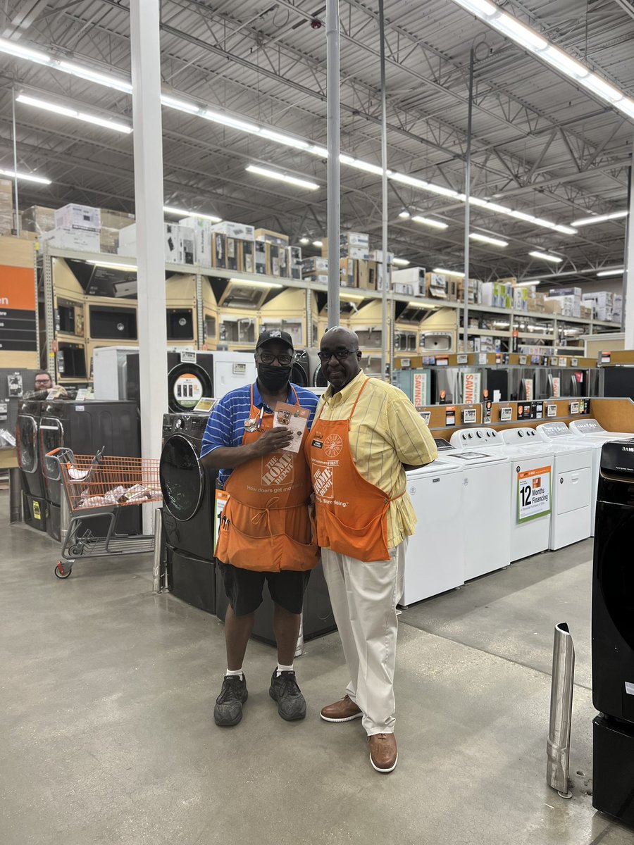 TorieJ_HD's tweet photo. Taking care of our associates is what we do at 0367!! Associates of the month!!! @hayes_jamar @jxh076 @MistyUsher8 @IsaiasVitalJr @Carolyn_THD https://t.co/WNyq1zKvJR