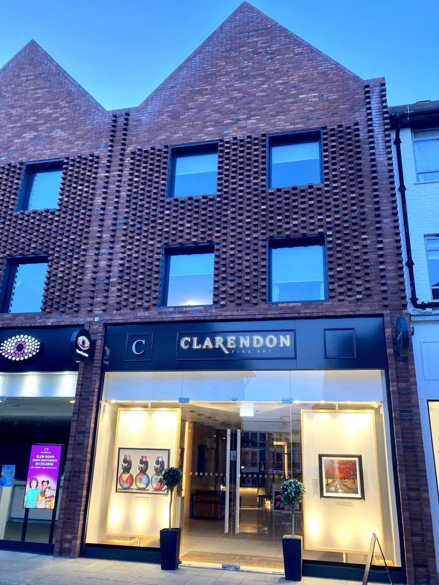 TheVoiceOfCake's tweet photo. Biomimicry in action - this shop is either cold or is faced with a threat and trying to make itself look bigger https://t.co/cSbdZqZ8wA