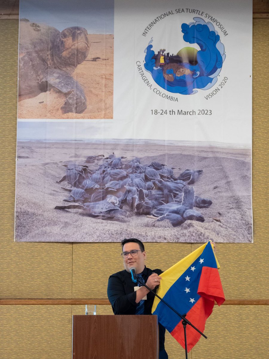 AlexaGomezDos's tweet photo. Héctor Barrios Garrido @hectortuguero es venezolano, oriundo de Maracaibo y se encuentra en Arabia Saudita. Es PhD en Ciencias Ambientales y recibió un reconocimiento por su labor en la preservación de las tortugas marinas. Este es el venezolano que nos representa 🇻🇪🇻🇪FELICIDADES https://t.co/soJFEPJSMD