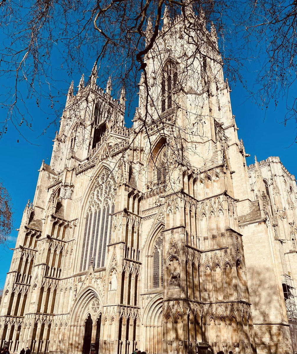 MissJoT's tweet photo. Beautiful York - with probably the most grand Ask Italian ever! 😂 #York #Yorkminster #AskItalian https://t.co/PmMTleNbzp