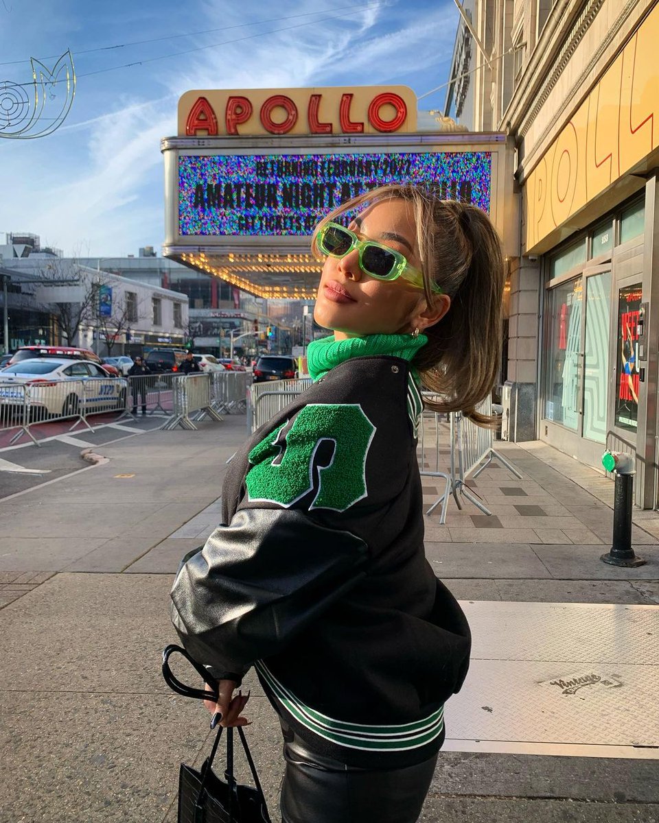 ApolloTheater's tweet photo. Our #ApolloFam is the flyest✨
#MarqueMonday mood by Carolyn Minx! https://t.co/3FW61wC8sV
