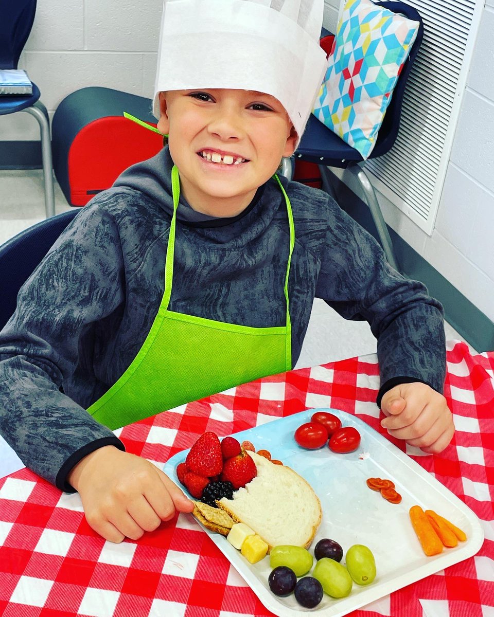 tinastarnes79's tweet photo. The kids loved our Book Tasting for Module 4 today! We picked our favorite books and tasted all of the food groups! 3rd grade was doing Surgery Review today, so there was a lot of excitement on Hallway B today at LCE! #LCEWolves #StarnesStars #WitandWisdom #SumneeAchieves https://t.co/vv3tkZMPIG