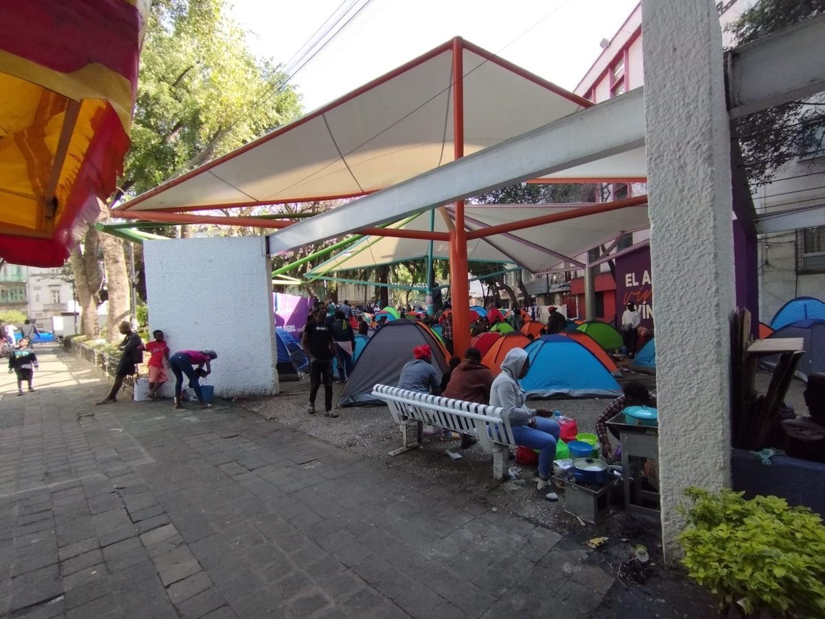 abuelosho's tweet photo. La situación se comienza a tornar agresiva en la #ColoniaJuarez, vecinos y migrantes ya protagonizan algunos desencuentros, se requiere su pronta intervención @comar_sg @INAMI_mx @SEGOB_mx @GobCDMX @AlcCuauhtemocMx @LaColoniaJuarez @lajuarezDF https://t.co/jigMjx32cv