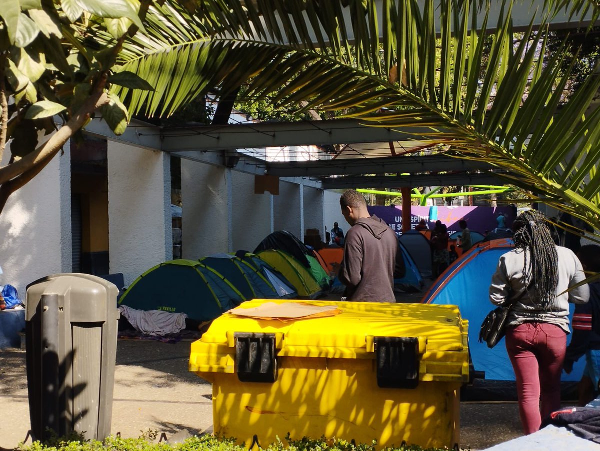 abuelosho's tweet photo. La situación se comienza a tornar agresiva en la #ColoniaJuarez, vecinos y migrantes ya protagonizan algunos desencuentros, se requiere su pronta intervención @comar_sg @INAMI_mx @SEGOB_mx @GobCDMX @AlcCuauhtemocMx @LaColoniaJuarez @lajuarezDF https://t.co/jigMjx32cv