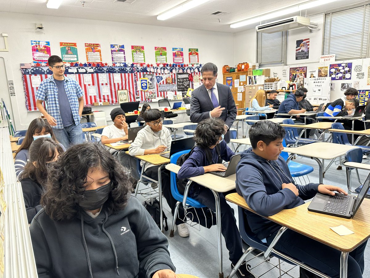 LASchoolsEast's tweet image. Our @LAUSDSup visits #GriffithSTEAMMagnetMiddleSchool as students engage in a wonderful day of accelerated learning. 
#AccelerationDays