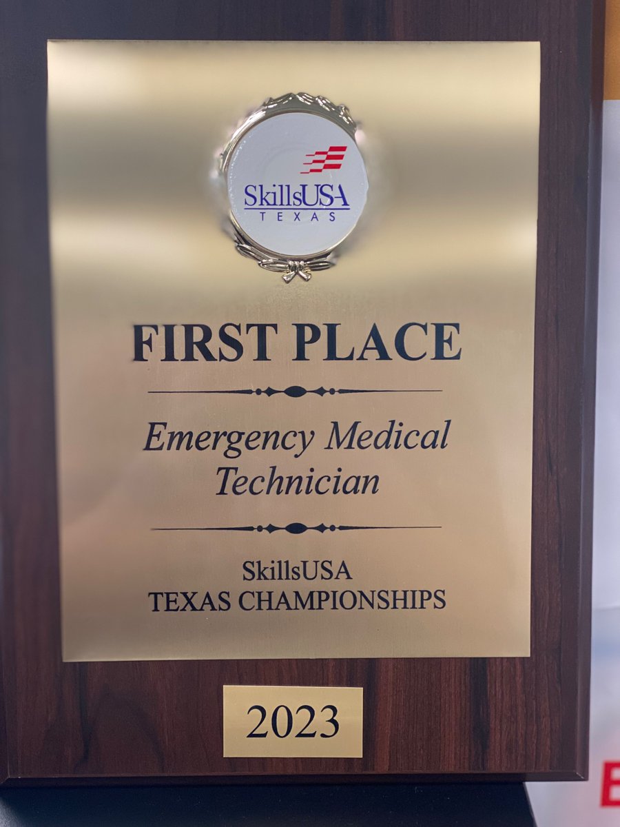 EmtMctc's tweet photo. We are so proud of all 6 of the EMT students that competed in the Skills USA state competition! Way to represent! @MCTC_RealWorld #skillsusa #goldmedal #emseducation https://t.co/V1vlMpq3Pp