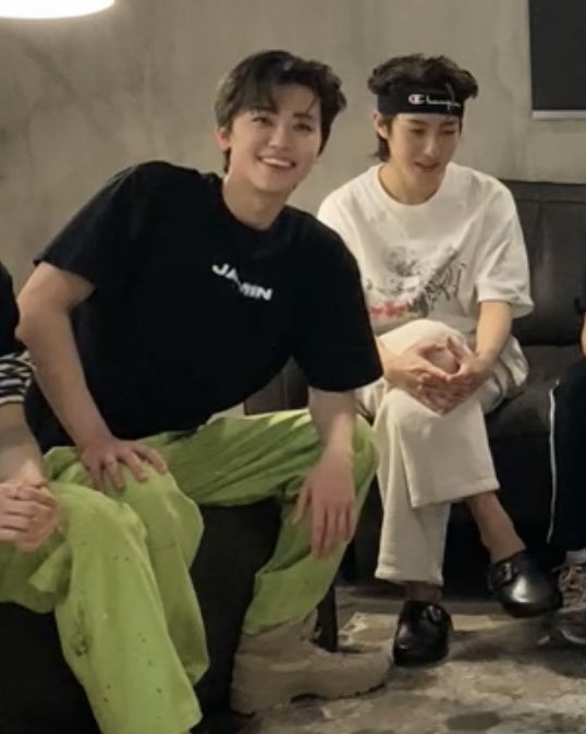 cheeseiei's tweet photo. เช้จจจ ขนาดตัวแจมเหรินแบบ จม-อก-มิด https://t.co/uK59xc2hFW