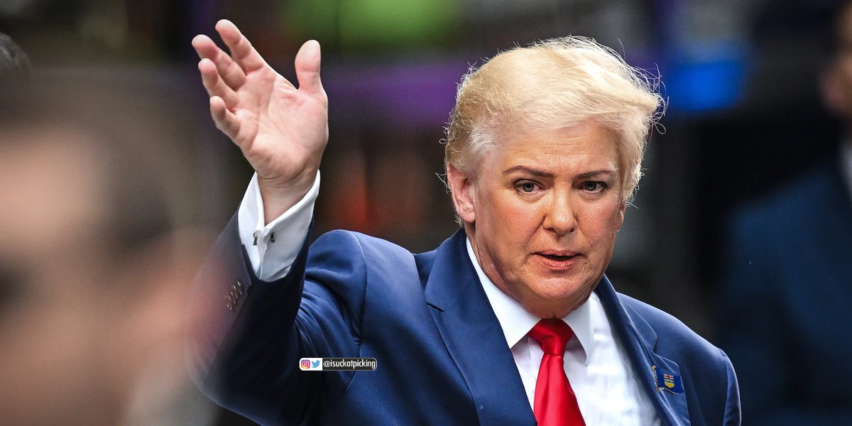 Isuckatpicking's tweet image. Danielle Smith leaving her press conference today. #AbLeg #Abpoli