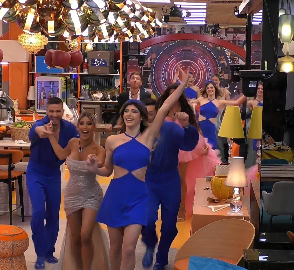 fanta_GFVIP's tweet photo. High school musical/GFVIP. 
Il multiverso esiste 🤩🤩

#nikiters #oriele #gioiellers #donnalisi #incorvassi #fantagfvip #gfvip https://t.co/y5CelIy1b9