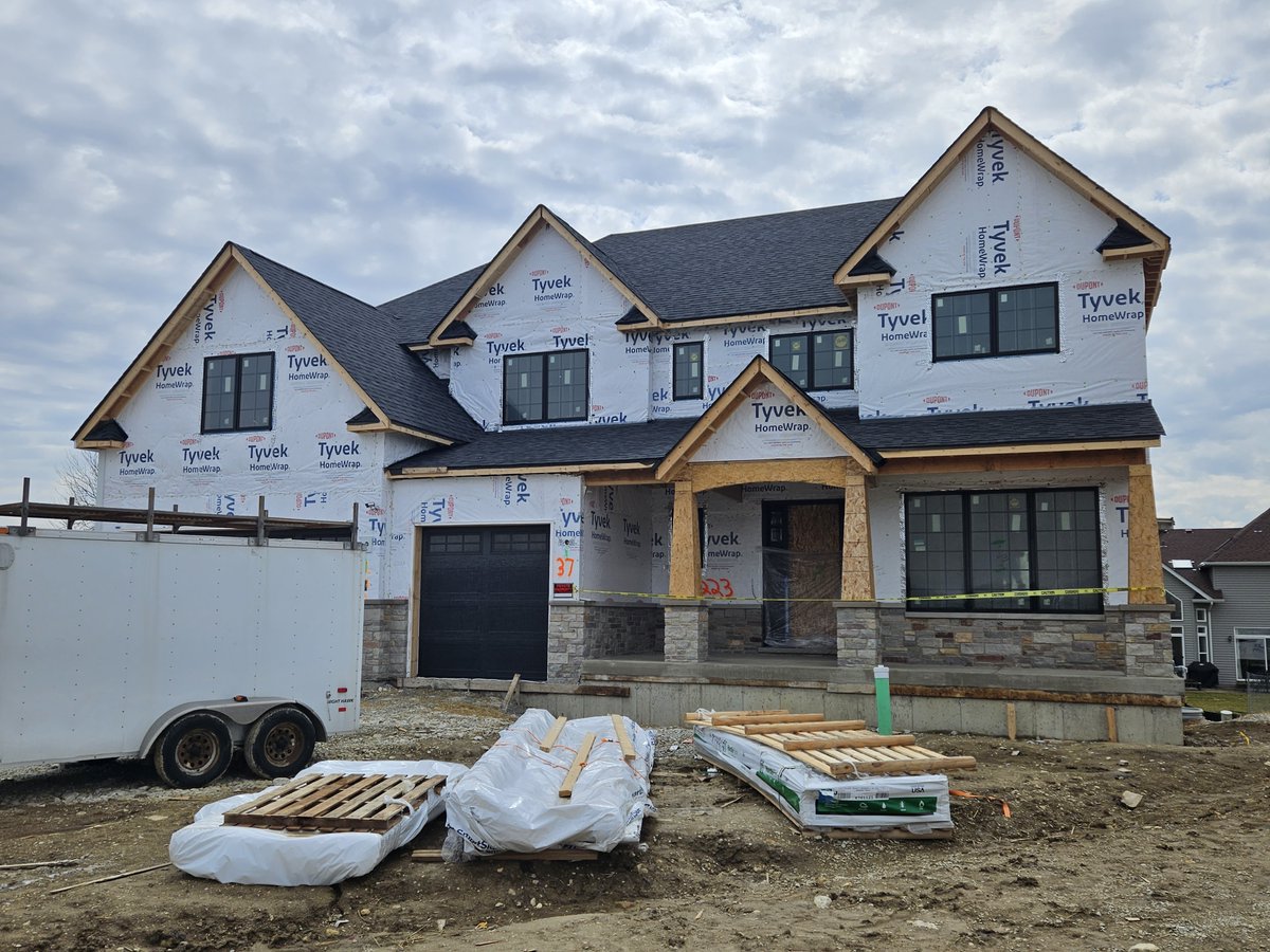 One of our #newhomebuilds in #ClowCreekFarm Addition is coming along nicely! 😃 Our #modelhome is open daily from 11 am - 5 pm at 4012 Alfalfa Ln #Naperville #newhome #newhomedesign #newhomebuilder #newhomeconstruction #homebuilder #homeconstruction #customhome #customhomebuilder