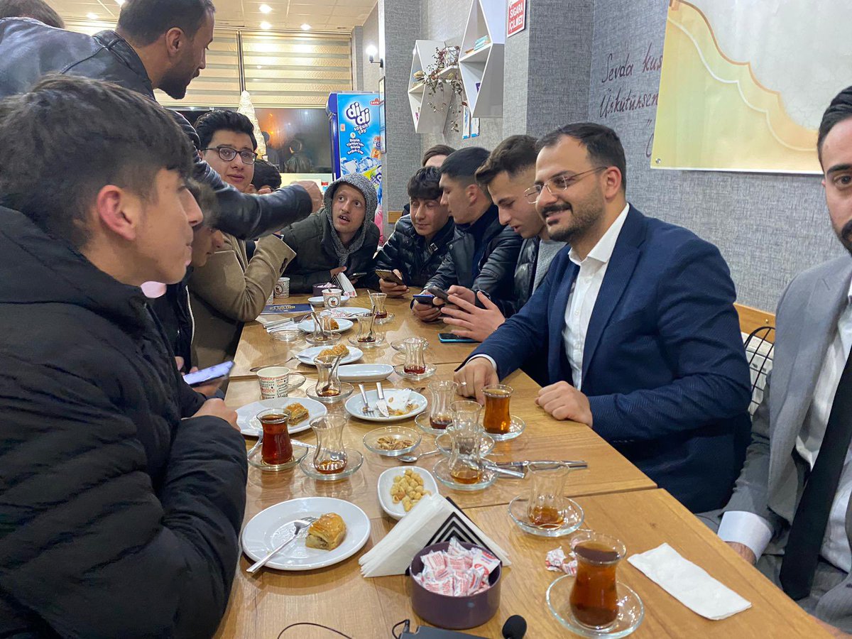 AK Gençlik Erzurum (@akgenclik025) on Twitter photo 📍Horasan
Türkiye Yüz Yılını hep birlikte inşa edeceğimiz Horasanlı kardeşlerimizin sahur sofrasına misafir olduk.🥰
Horasanlı gençler 14 Mayıs’ı sabırsızlıkla bekliyor! 🤗💪🏻 📍Horasan
Türkiye Yüz Yılını hep birlikte inşa edeceğimiz Horasanlı kardeşlerimizin sahur sofrasına misafir olduk.🥰
Horasanlı gençler 14 Mayıs’ı sabırsızlıkla bekliyor! 🤗💪🏻