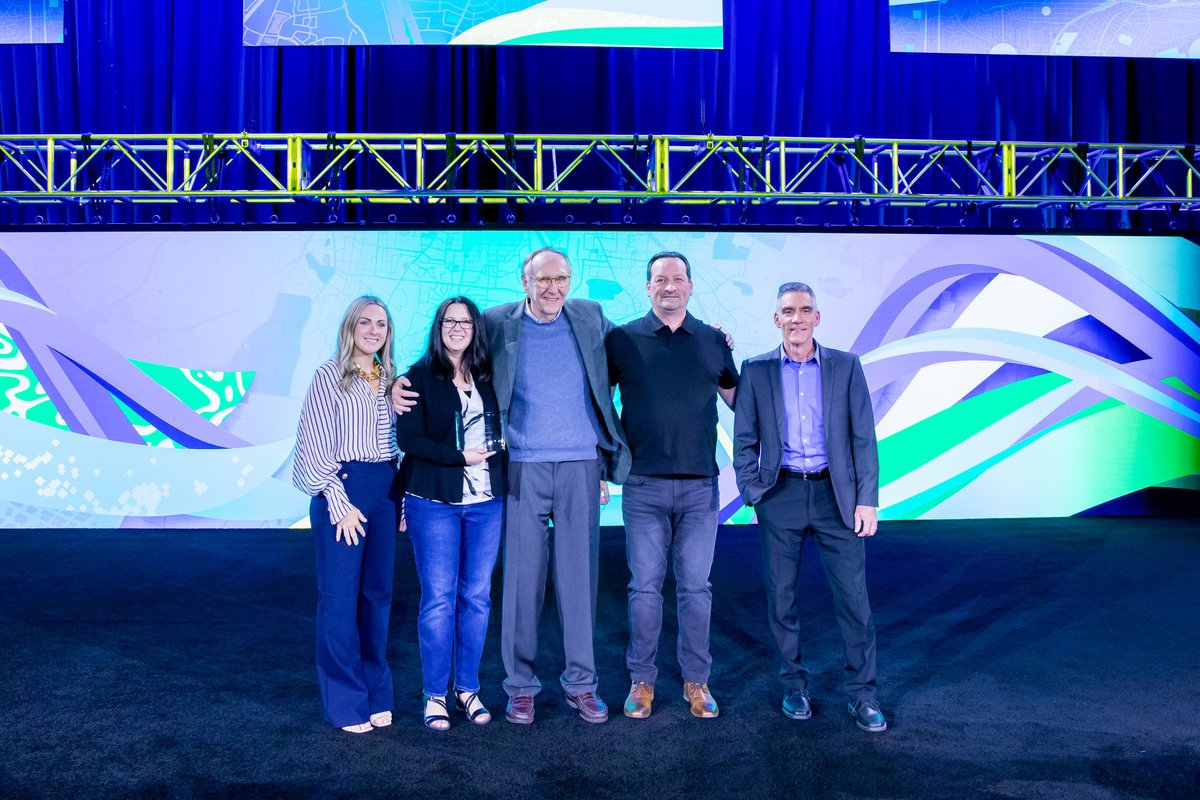 Got our official photo from #EsriEPC awards! Very thankful to receive this recognition 🎉 
bit.ly/42Wt4gF

@EsriPartners #EsriPartner #ArcGIS #SaaS #GIS