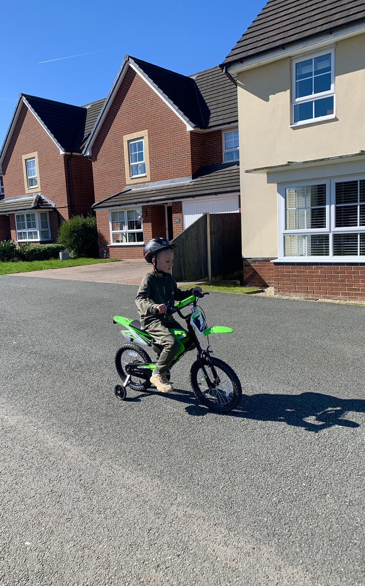 RacingGreen1976's tweet photo. Easter Holidays Day 1 
#Oliver #Nephew #Aged6
#Freddie #Dachshund #Aged5 
#Easter2023 https://t.co/4URPgVaiZZ