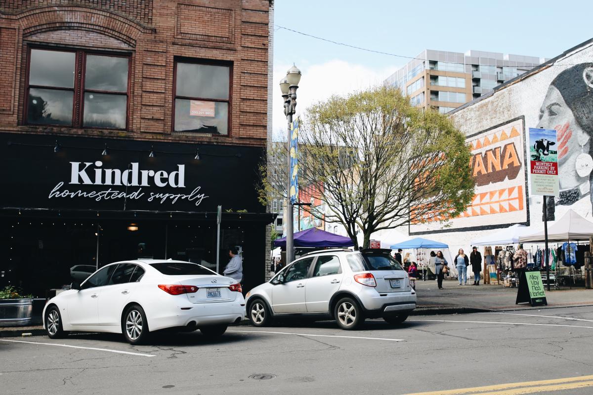 Vancouver_USA's tweet photo. Get ready, because the Downtown Alley Flea Market is just around the corner! ๐ Stop by April 8th from 10 am - 4 pm for the grand opening kicking off a season of excitement. Plus, pets are welcome too! ๐พ#VancouverWA #SupportVanWA
(๐ธ: Kindred Homestead Supply) https://t.co/MIikS8x3JN