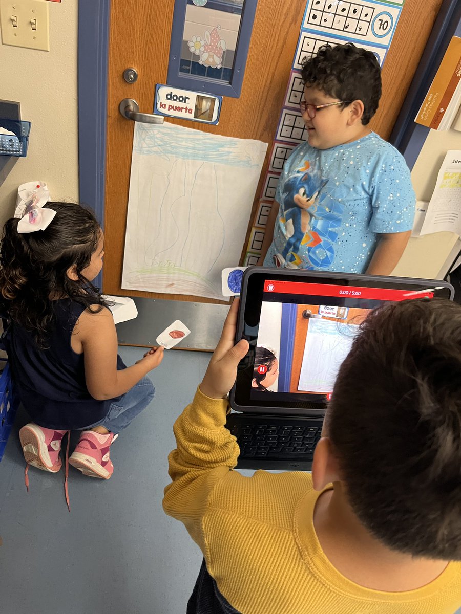 SPerezCe's tweet photo. I told them to pretend you are a YouTuber and you are teaching kids the life cycle of a plant🤩 they did a great job 👏🏻 #ceroars https://t.co/tdu8ZBCfzJ