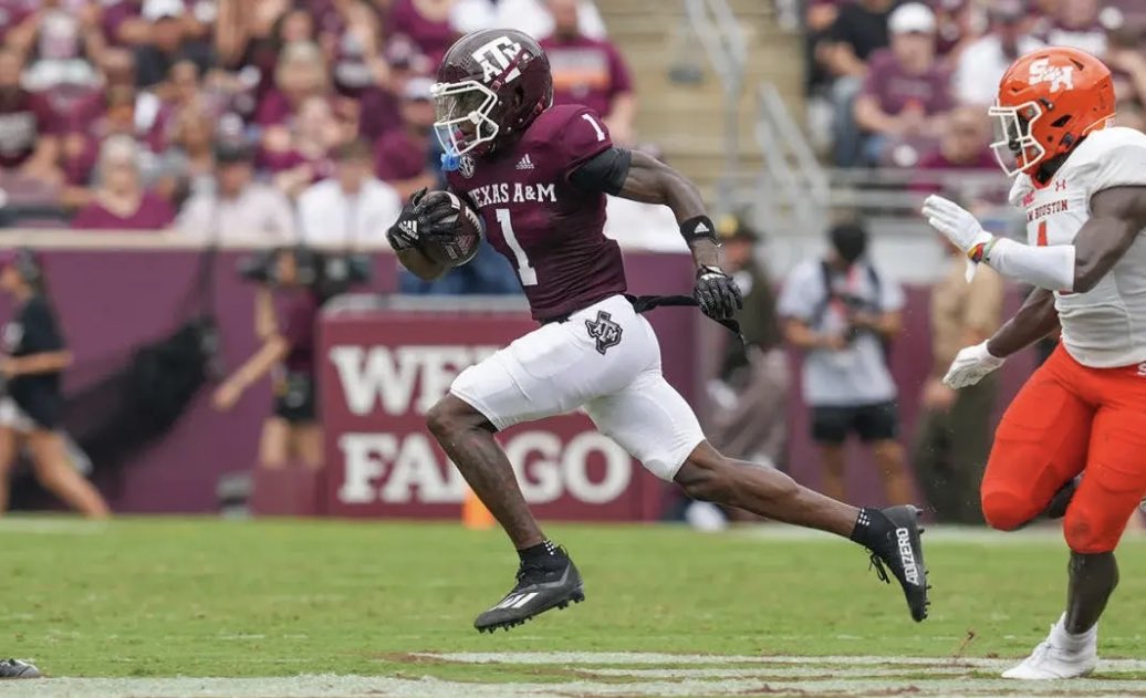 #AGTG Blessed to receive an offer from Texas A&M University #Aggies #gigem @BroskoDASH_5 @Dameyunecraig16 @TJRushing20 @SinqueTurner @KenwoodSports @BroncoSociety @KAHS_Football @Coach_Levin @EDGYTIM @Rivals_Clint @AllenTrieu @ChadSimmons_ @Levi_bradley312 #horsepower