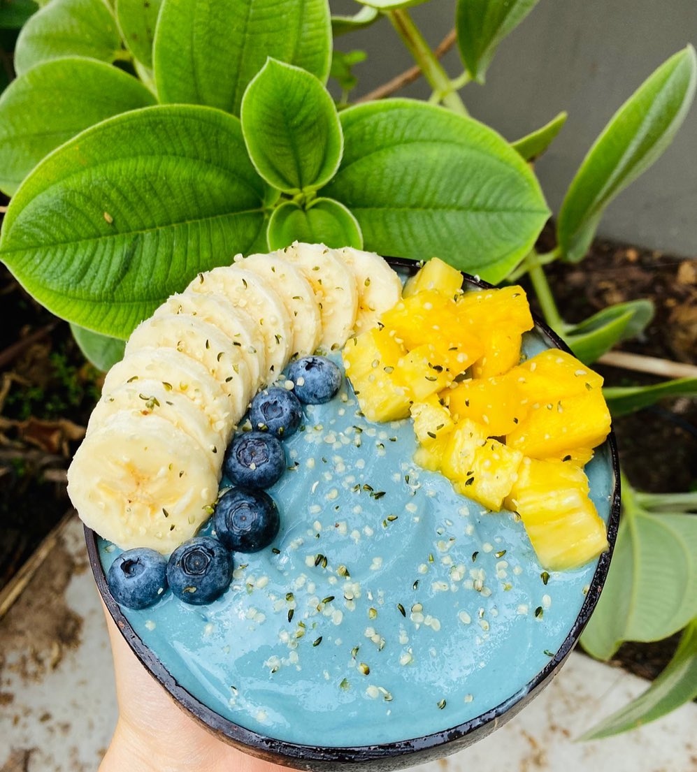 kosnaturals's tweet photo. What better way to start off Earth Month than with a blue-tiful bowl from @/bellas_bowls on IG ποΈ #PoweredByKOS
1 Frozen Banana
2 Cups Frozen Mango
1 scoop Vanilla Protein Powder
2 Tsp @KOnaturals Organic Luminous Blue Spirulina
1/4 Cup Nut Milk https://t.co/H4HWLYrfLE