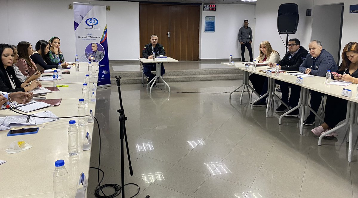#HOY… positiva reunión de #Directorio con nuestro equipo: en la sede del <a href="/MinpublicoVEN/">Ministerio Público venezolano</a> para evaluar la buena marcha del plan #Bimestral correspondiente a los meses Marzo/Abril (2023) cuyo fin central es depurar y poner al día EL SISTEMA DE SEGUIMIENTO Y CONTROL DE CASOS.