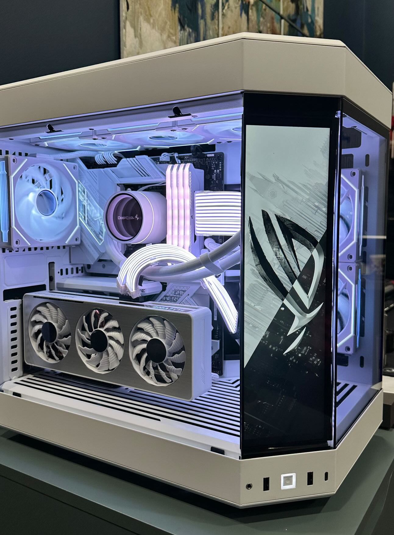 PCケース(自作PC用) HYTE Y60 Snow White Premium Mid-Tower ATX PC Case - Snow White | HYTE