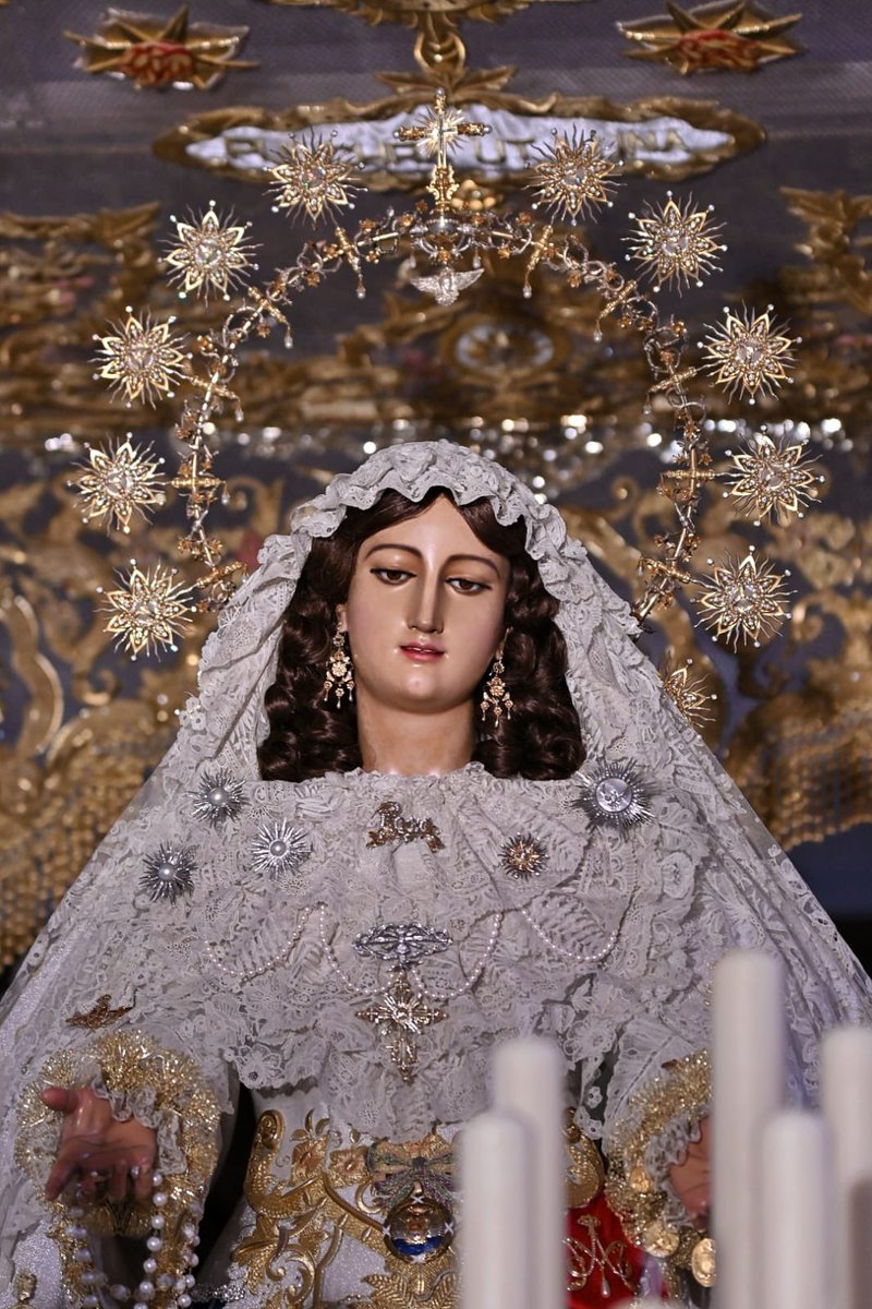 💜🤍 Es Martes Santo en el Barrio de la Victoria.

#CofradíasMLG