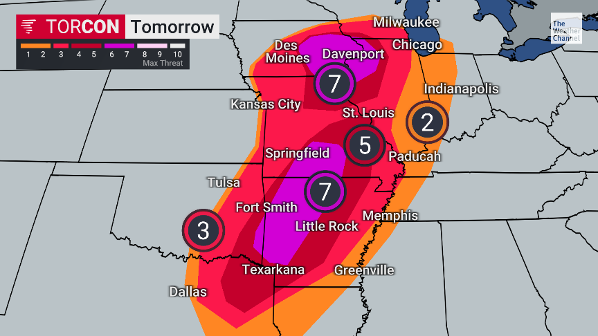 VAlonsoWeather's tweet photo. An active next two days are expected due to another round of #severeweather. Damaging winds, large hail & a few strong tornadoes are possible. Stay #weatheraware and catch the latest #weatherforecast for your city anytime/anywhere on the free @LocalNow app. #weather #localnowwx https://t.co/xxQLLEqP1X