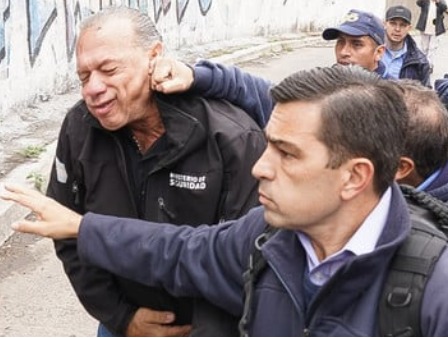 guillefnd's tweet photo. #Berni
#RamBombacha
#CinturonNegro
#EntregoElMarron
#CobroBerni
#BerniPayaso
Te acordás @CFKArgentina cuando mandaste a este #Payaso al departamento de #Nisman??
Si sabíamos le mandábamos un par de colectiveros y no pisoteaba nada. https://t.co/rgBvLijy4A