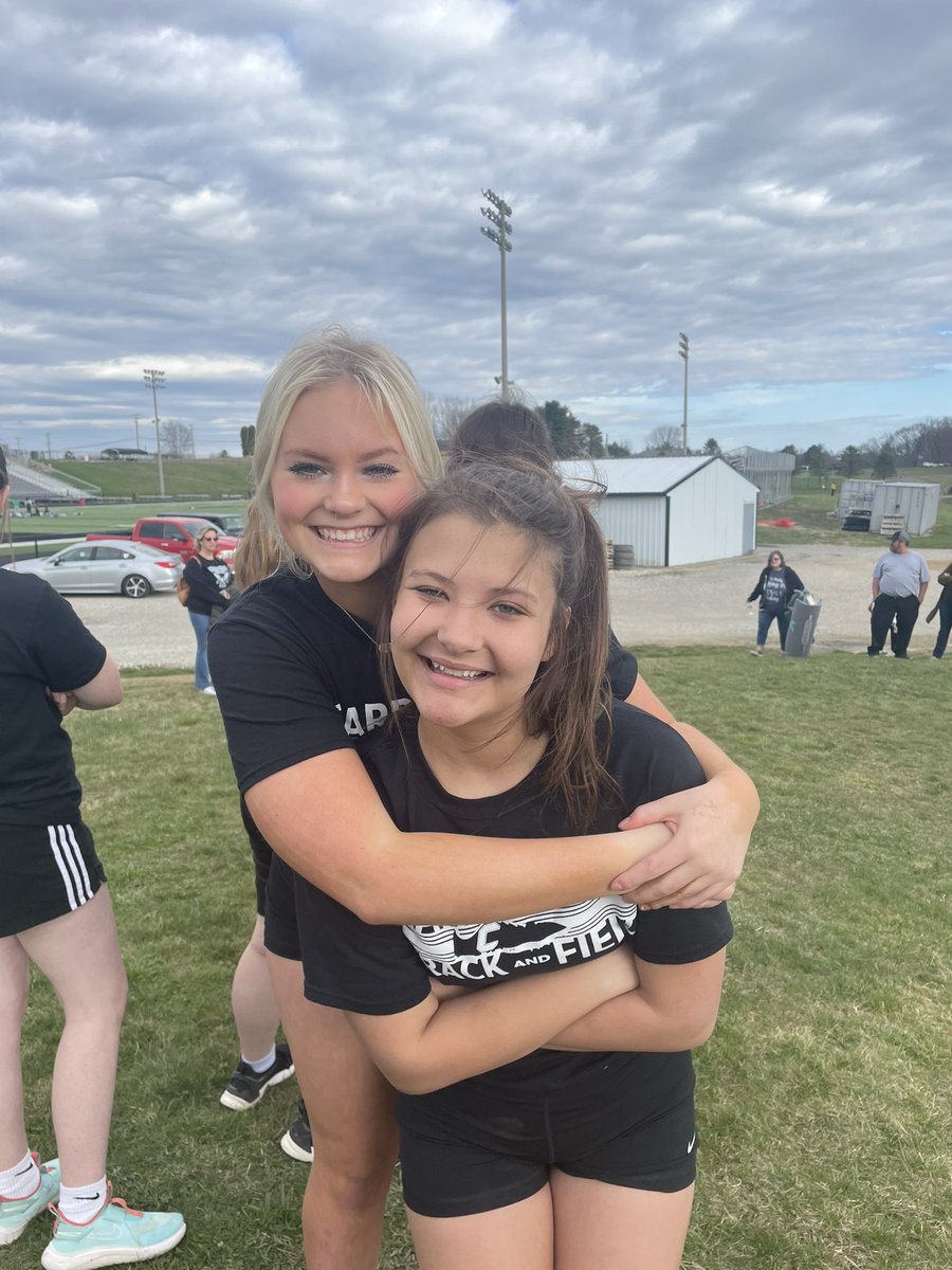 Second track meet with these ladies
First and second in shot today🔥🔥 #classof2027 #multisport