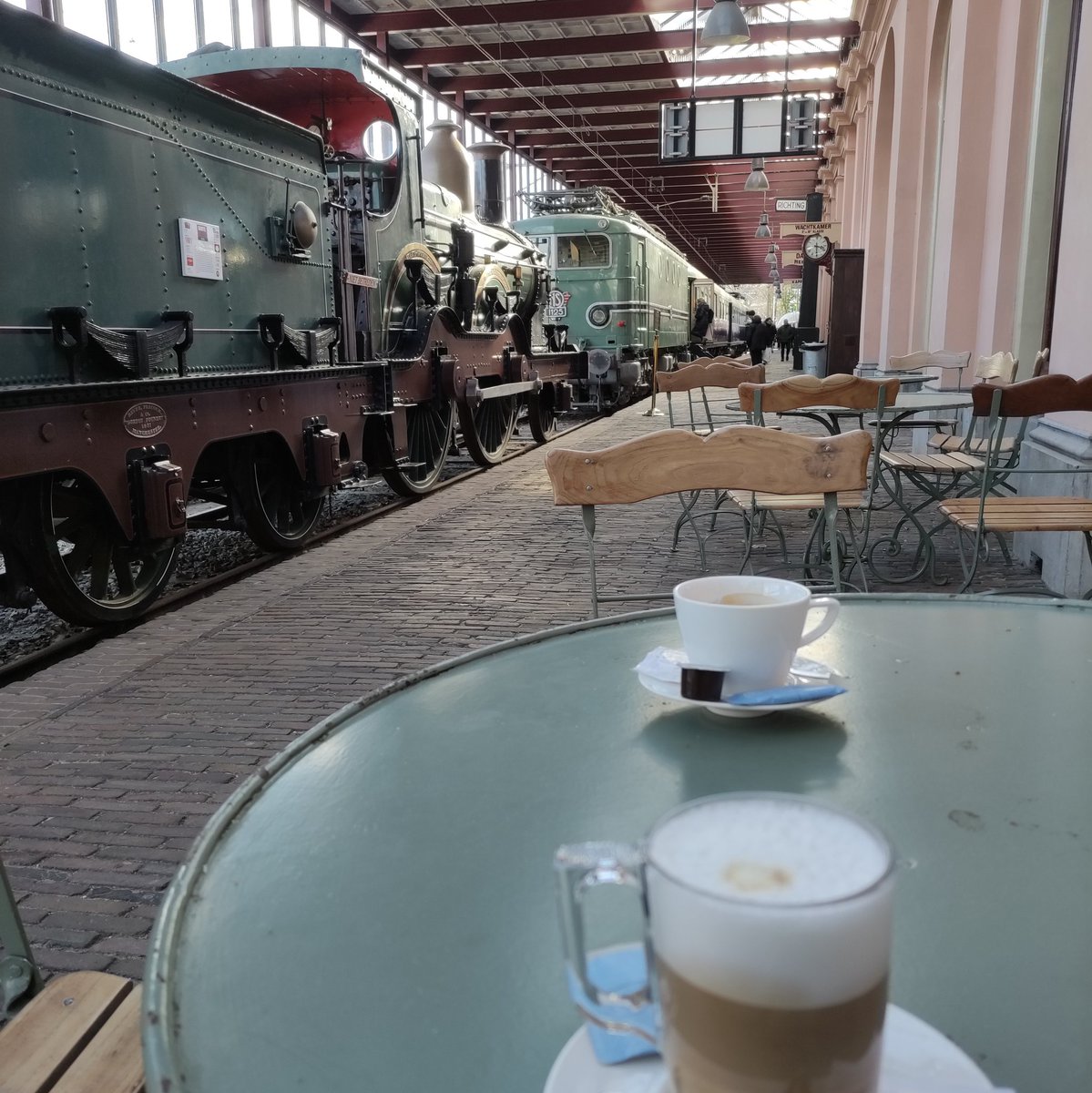 fuenareva's tweet photo. And as @hvondelen, his girlfriend &amp; myself had coffee surrounded by old locos, yet another proof that the world is a small place…and "#RailTwitter" an even smaller one 😂 as @LuisHeemstra and his brother Schelte passed by casually with some friends. It was nice to meet you guys! https://t.co/67u3V8YTp4