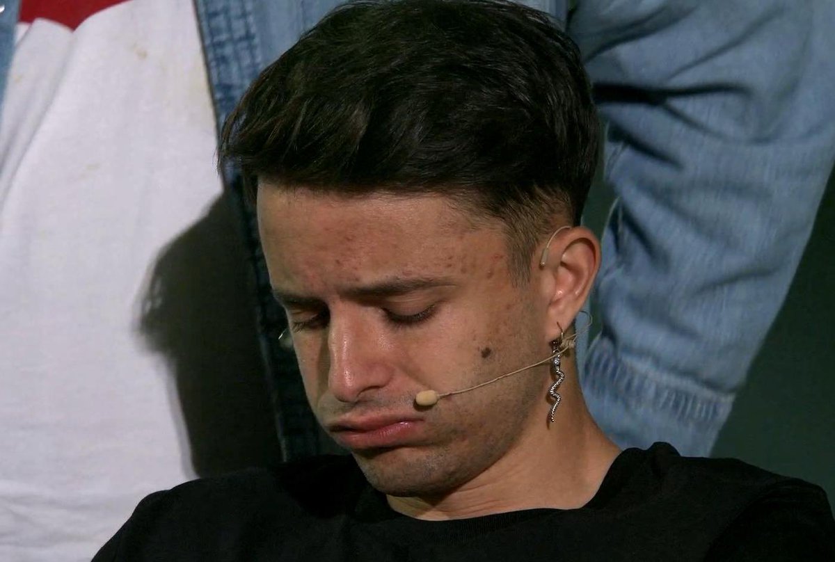 Hablamos de este tio?? Todo el mundo se ríe de el, y para colmo se pone a llorar delante de 400k personas en una liga de dinero ficticio donde los jugadores son como cromos. Es la Belén Esteban de la generación milenial.