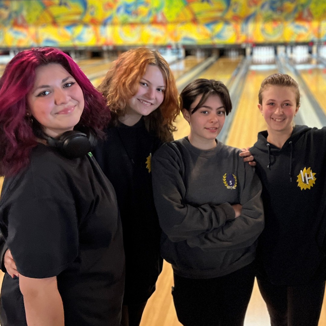 InquiryHub's tweet image. Bowling bosses! @zonebowlingcoquitlam 🎳  #Bowling #Groupshots #Smiles