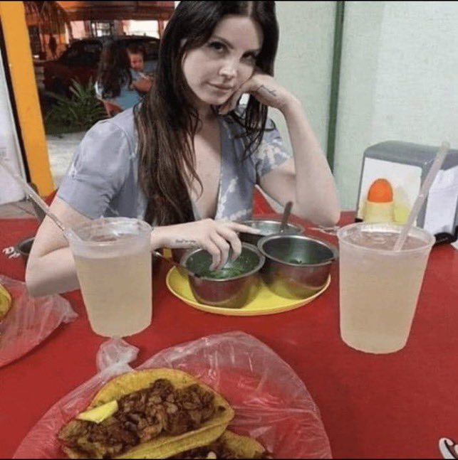 Lanaphoria's tweet photo. met my boyfriend down at the taco truck https://t.co/ZXyaQqMDt0