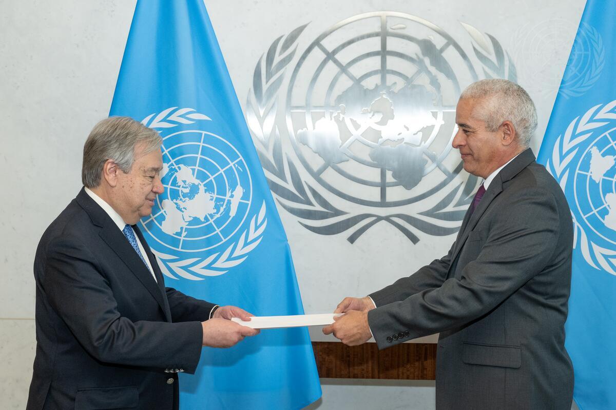 Deseamos éxitos a <a href="/GerardoPPortal/">Gerardo Peñalver Portal</a>, viceministro primero de <a href="/CubaMINREX/">Cancillería de Cuba</a>, quien presentó al sec. gral. de la ONU, Antonio Guterres, las cartas credenciales que lo acreditan como embajador extraordinario y plenipotenciario, Representante Permanente ante <a href="/UN/">United Nations</a>.

cubaminrex.cu/es/viceministr…