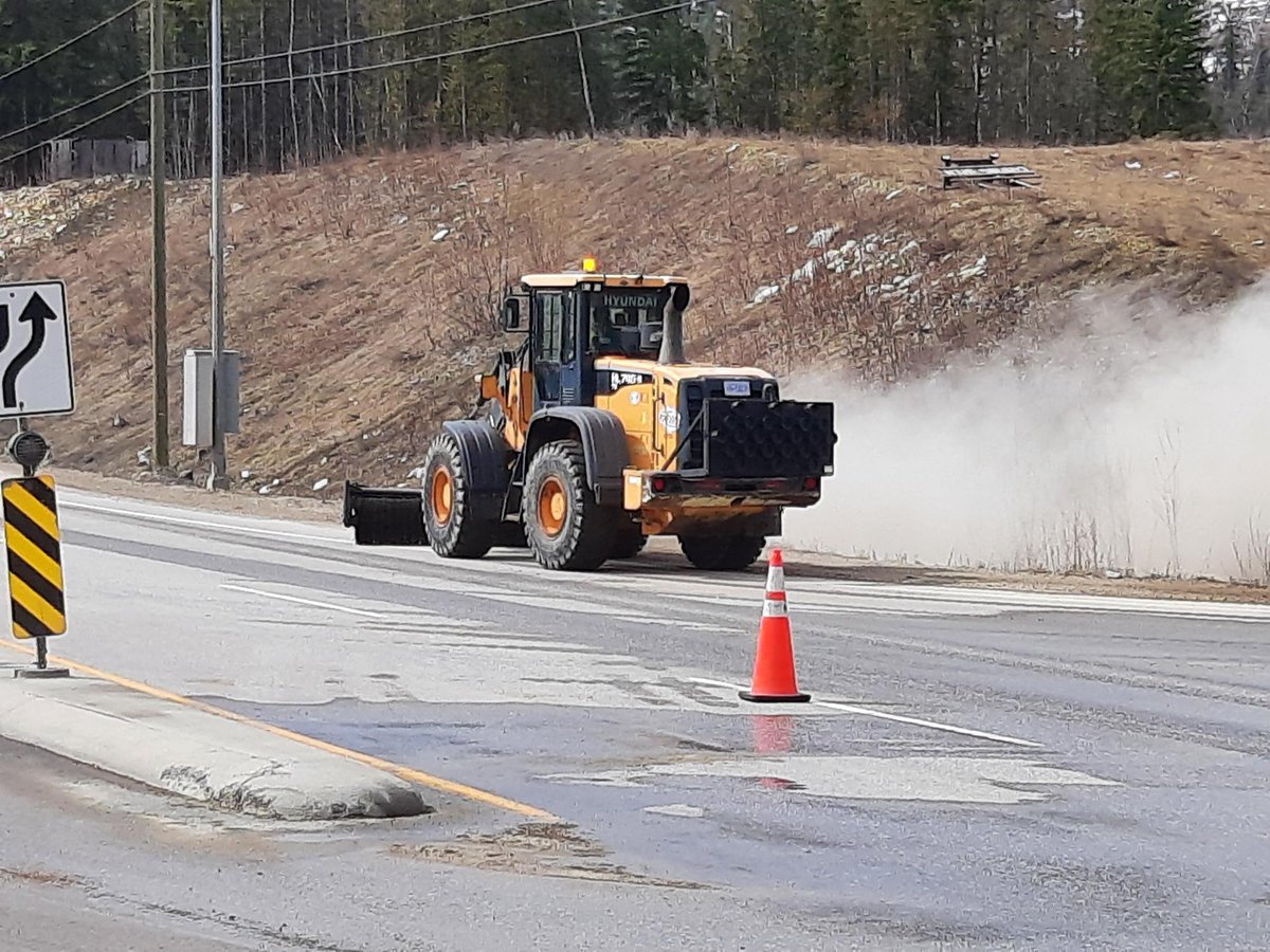 EmconSelkirk's tweet photo. We started our summer works today!
While Mother Nature is still a bit of a mixed bag here in #Revelstoke, we are ready for summer
Hello sunshine, good-bye snow (we hope)
#EssentialServices4u @EmconServicesBC @TranBCRockyMtn @TranBC #sumertimeandthelivingseasy #therealstoke https://t.co/VpQCAGzBfu