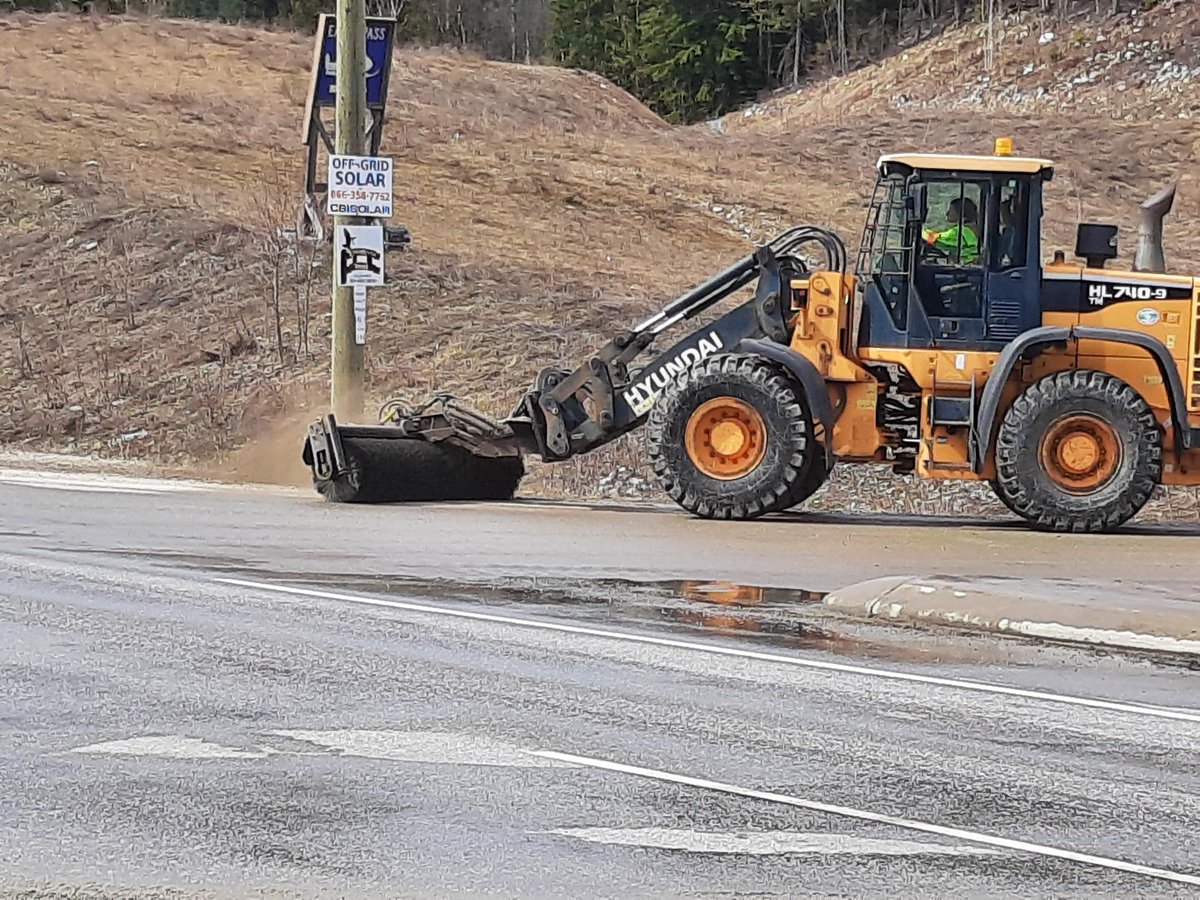 EmconSelkirk's tweet photo. We started our summer works today!
While Mother Nature is still a bit of a mixed bag here in #Revelstoke, we are ready for summer
Hello sunshine, good-bye snow (we hope)
#EssentialServices4u @EmconServicesBC @TranBCRockyMtn @TranBC #sumertimeandthelivingseasy #therealstoke https://t.co/VpQCAGzBfu