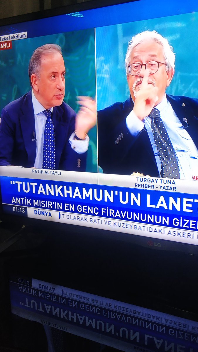 talhacool's tweet photo. Turgay beyi izlerken Murat bardakçı ve Celal şengör hocaları aynı anda izler gibi oldum. Mimikler bile iki hocanın karışımı😊 #TekeTekBilim https://t.co/jTp2YhhI8m