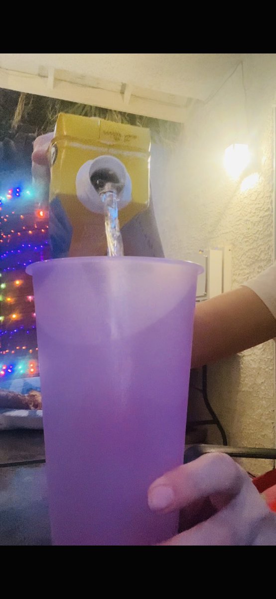 evolvingsav's tweet image. When in doubt beatbox it out #beatboxfam @BeatboxBevs #weekenddump ✨🌼 🍍