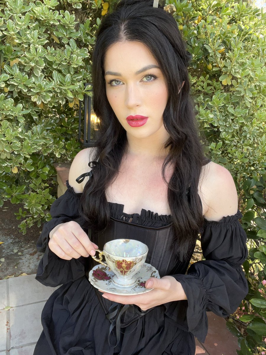 Evelyn Claire on Twitter "Make sure you’re not following imposters