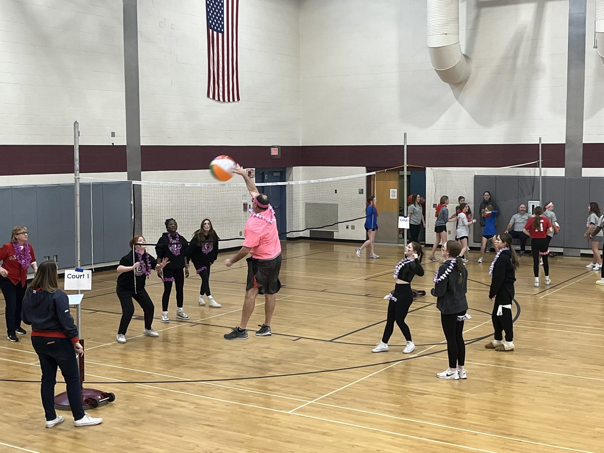 DedhamMS's tweet image. Sources of strength mentor madness beach volleyball tournament! #sourcesofstrength