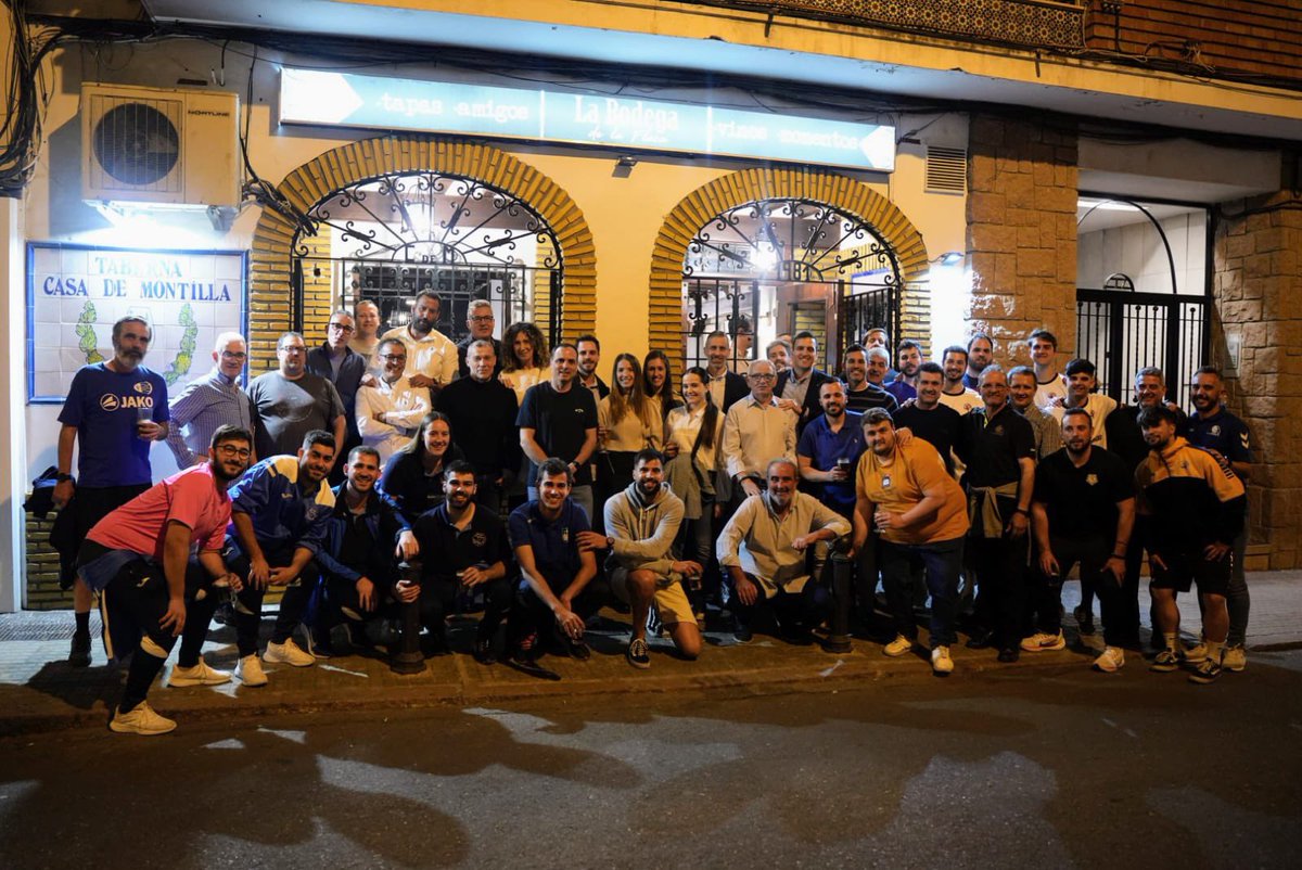 Córdoba Handball Cup (@cordobahcup) on Twitter photo Como siempre, la mejor recepción para la Córdoba Handball Cup en “La Bodega de la Flaca”, donde nos hemos reunido para hablar de todo un poco 😂 Gracias a <a href="/M_Torrejimeno/">Manuel Torrejimeno</a>, presidente del <a href="/IMDECO_/">IMDECO</a> y <a href="/josemolinabaena/">José Molina Baena</a>, delegado federativo <a href="/FAndaluzaBM/">Federación Andaluza de Balonmano</a> por acompañarnos Como siempre, la mejor recepción para la Córdoba Handball Cup en “La Bodega de la Flaca”, donde nos hemos reunido para hablar de todo un poco 😂 Gracias a <a href="/M_Torrejimeno/">Manuel Torrejimeno</a>, presidente del <a href="/IMDECO_/">IMDECO</a> y <a href="/josemolinabaena/">José Molina Baena</a>, delegado federativo <a href="/FAndaluzaBM/">Federación Andaluza de Balonmano</a> por acompañarnos