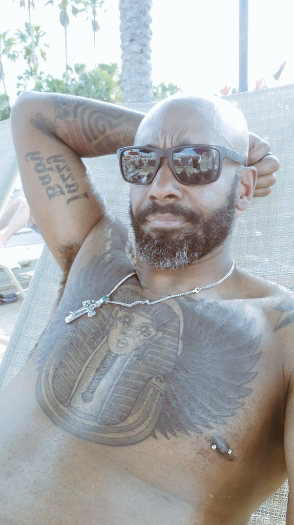 therealpaisant's tweet photo. Enjoying life. #vacation https://t.co/ahP8P2XDJH